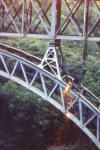 puente de hierro sobre el cabe en Areas